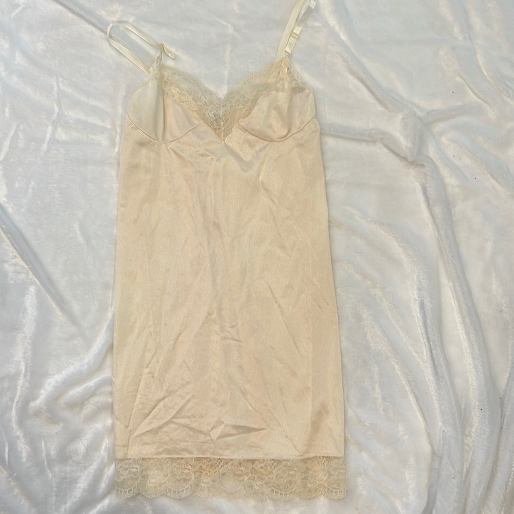 Vintage 1970s 70s Body Lites full slip, size 34 100% Antron III Nylon